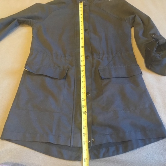 Woman’s jacket - Picture 8 of 9